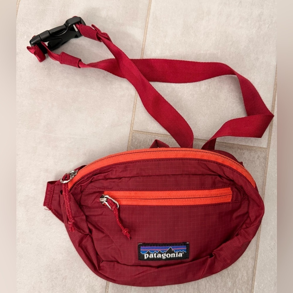 Patagonia Maroon Ultralight Black Hole Mini Hip Pack - Picture 3 of 12